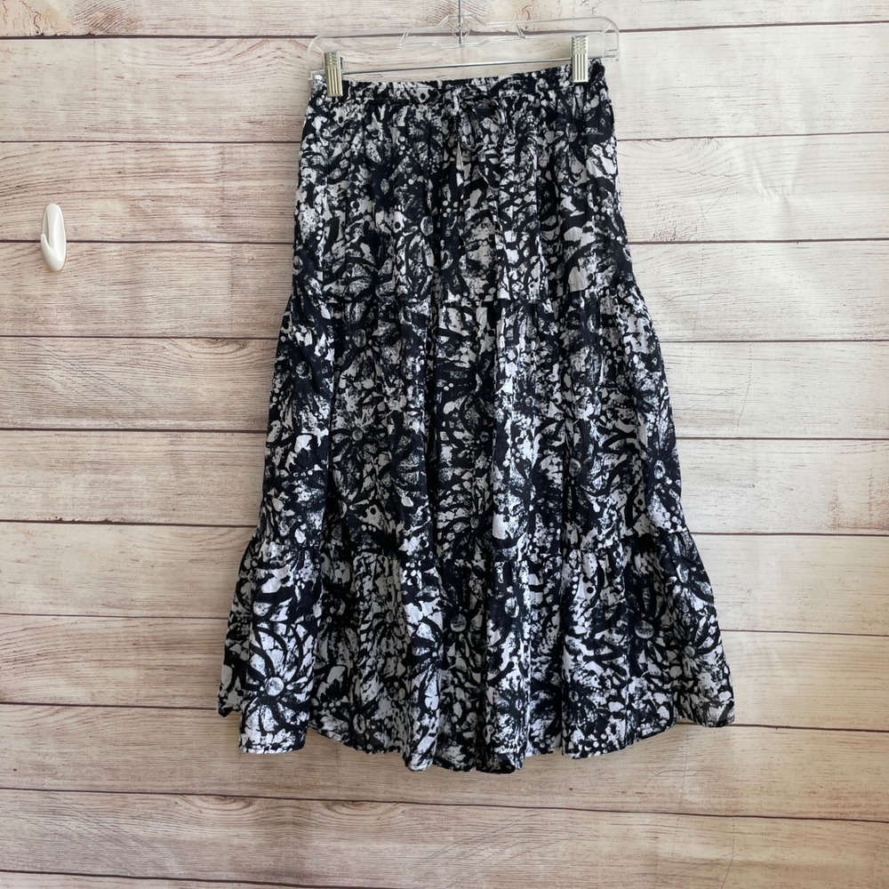 JANE ASHLEY TIERED MIDI SKIRT IN NAVY BLUE AND WHITE PRINT